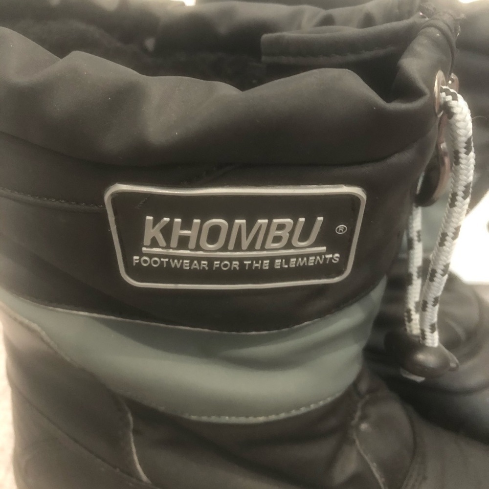 Kids Khombu Black Snow Boots with Zip Front and Drawstring Closure Size 4 - Picture 3 of 10
